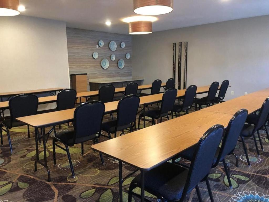 Holiday Inn Express Munising-Lakeview Hotel By Ihg Dış mekan fotoğraf