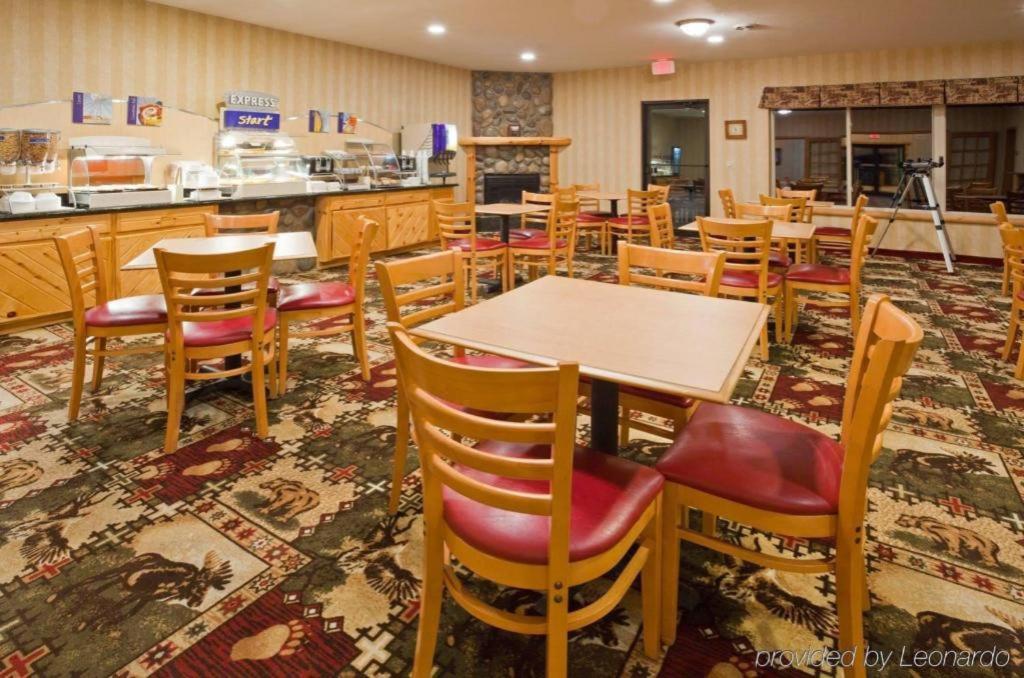 Holiday Inn Express Munising-Lakeview Hotel By Ihg Dış mekan fotoğraf